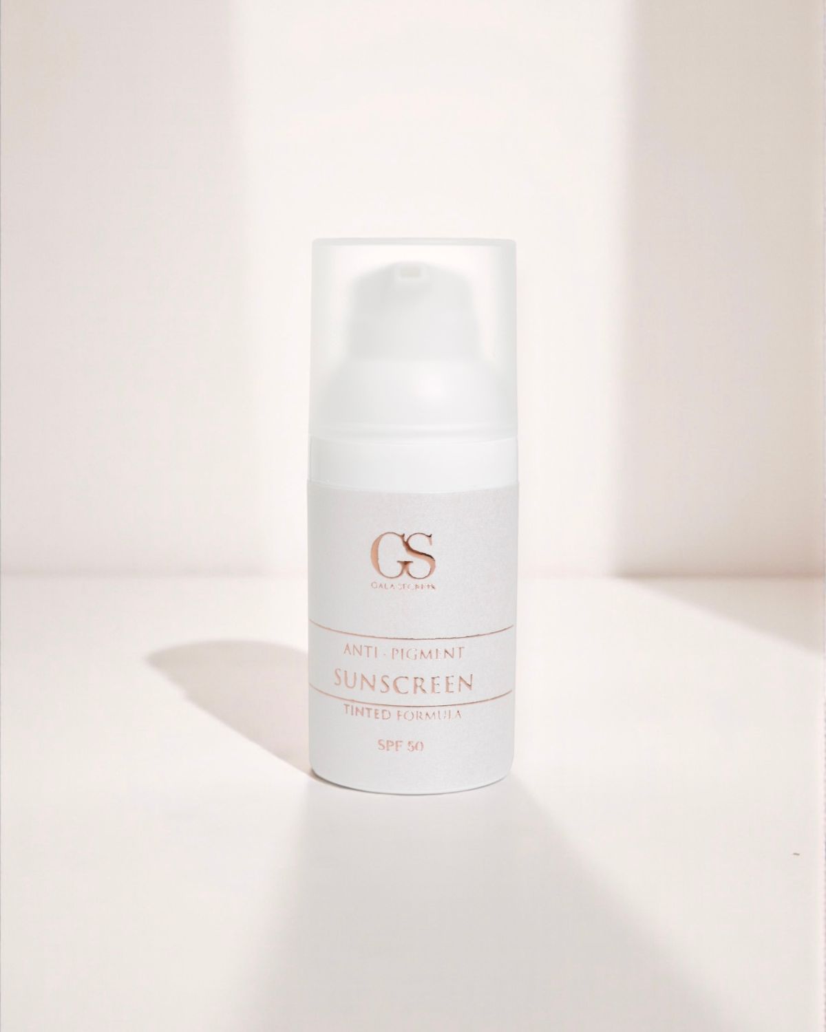 SPF 50 ANTI – PIGMENT SUNSCREEN TINTED FORMULA 30 ml
Titanium Dioxide
Zinc oxide
Хиалуронова киселина
Колаген
Squalane
Aquaxyl
Gatuline Spot – Light
Crystalide