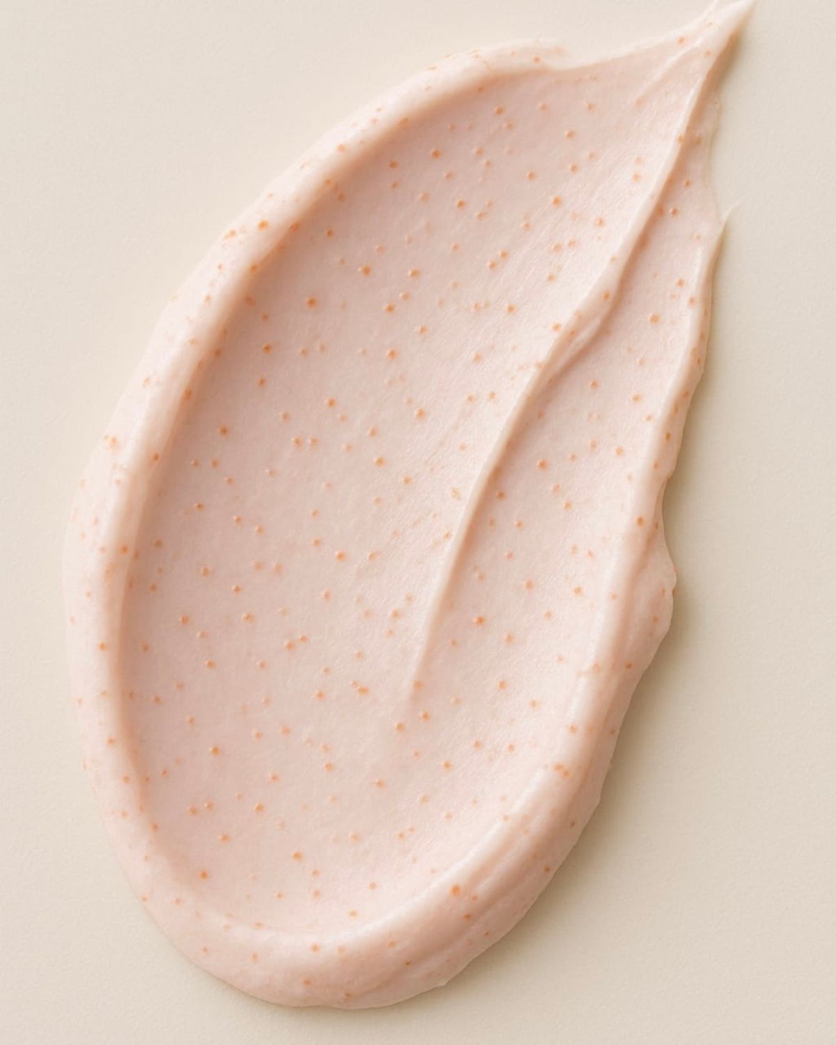 Маска за лице INSTANT GLOW 50 ml 
Комбинация от АHA киселини
BHA киселина
Пилинг частици
Ензими Peelmoist
Agefinity
Комбинация от масла
Хиалуронова киселина
Български патентован колаген хидролизат